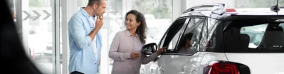 ¿Es mejor comprar un coche o hacer un contrato de renting?