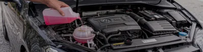 ¿Dónde va el anticongelante del coche?