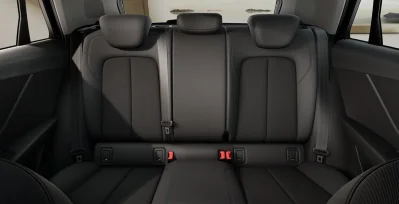 Audi-Q2-Advanced-30-TFSI-116cv-interior-trasera
