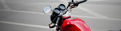 ¿Dónde está el embrague de una moto?